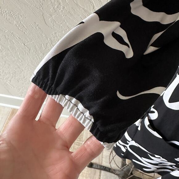 BALI | Women's Abstract Black and White Tunic 8056 NEW Size P/S Cut Out Neckline - Picture 11 of 11